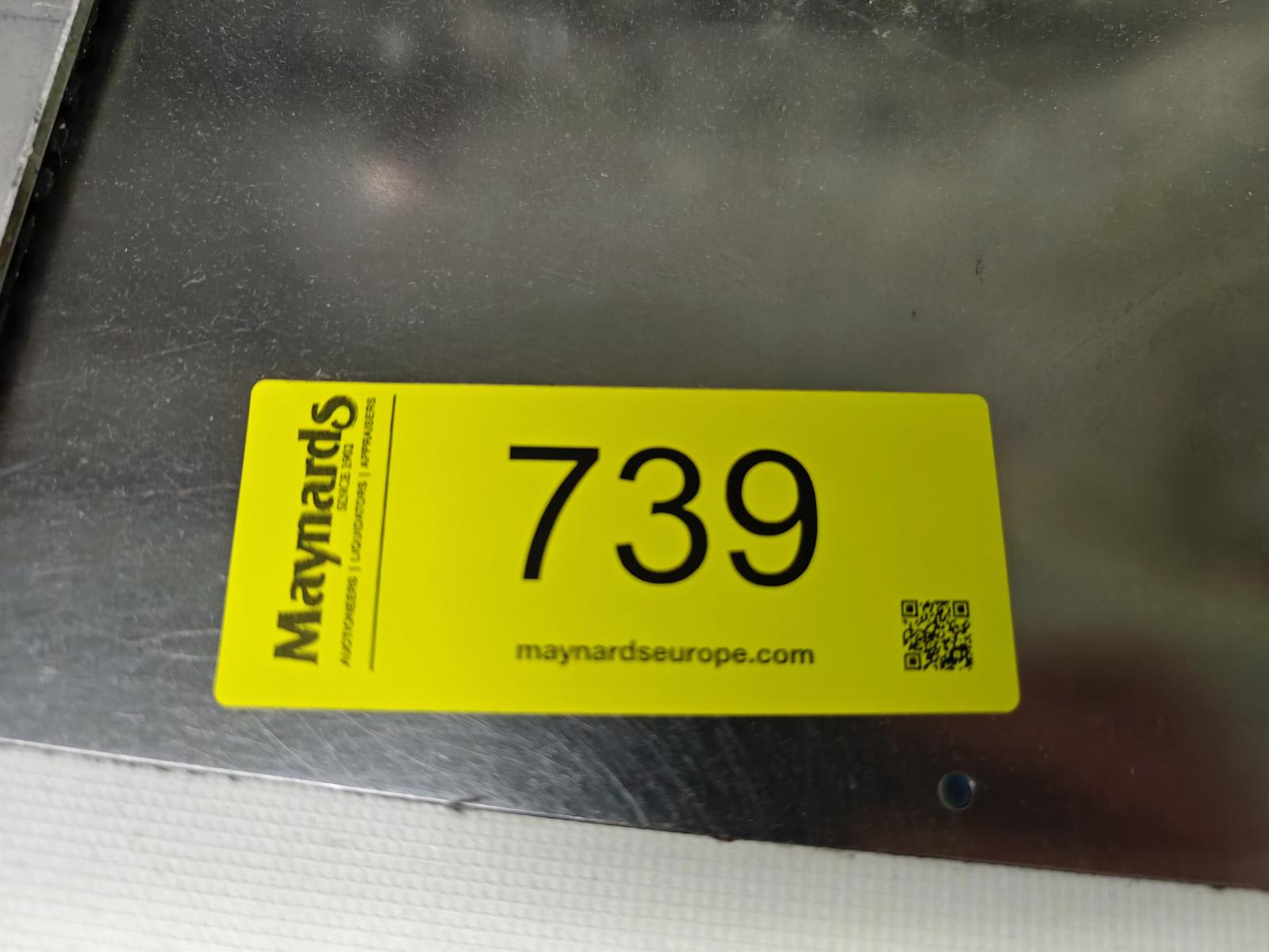 8030739_99.jpg