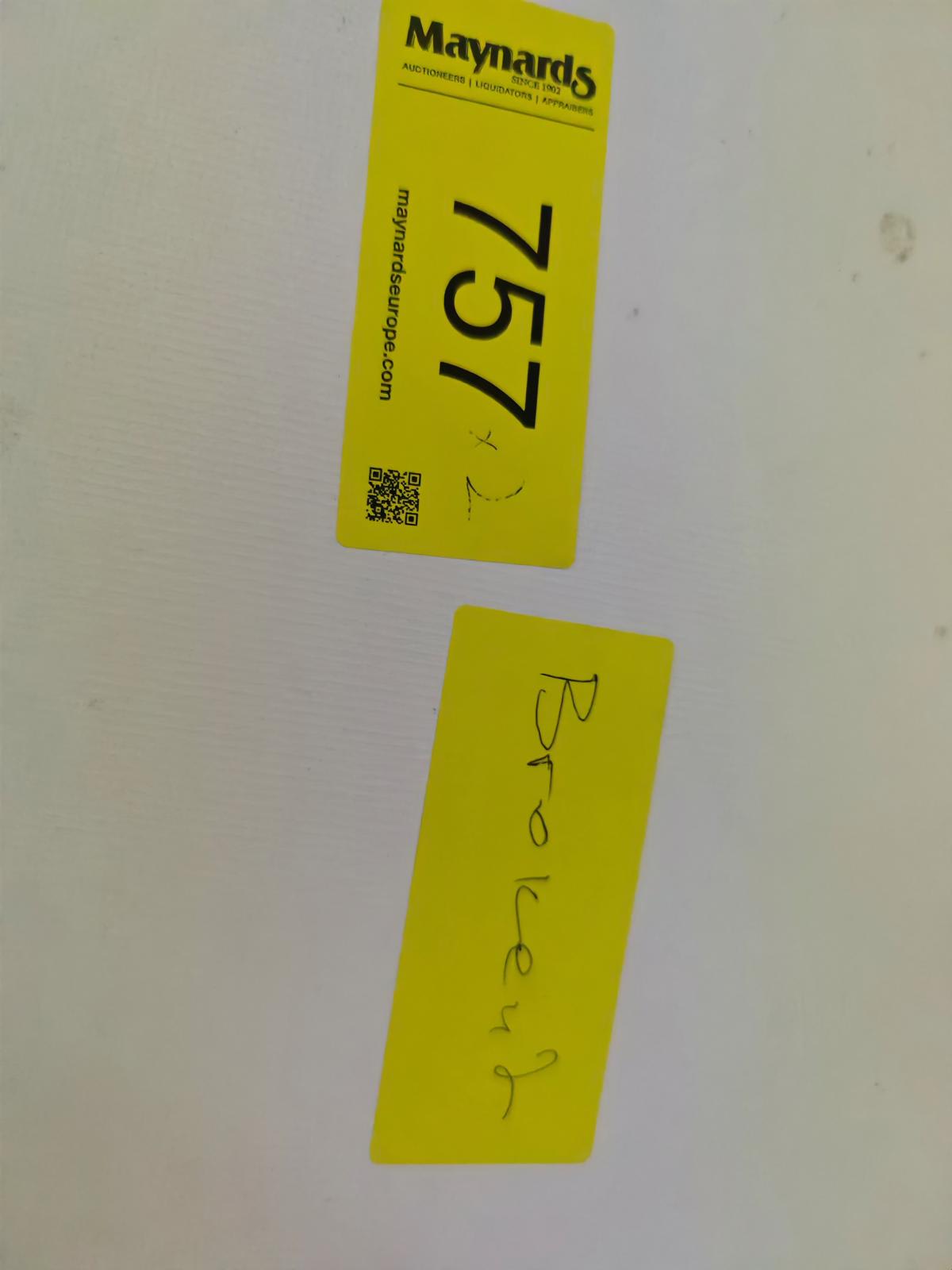 8030757_99.jpg