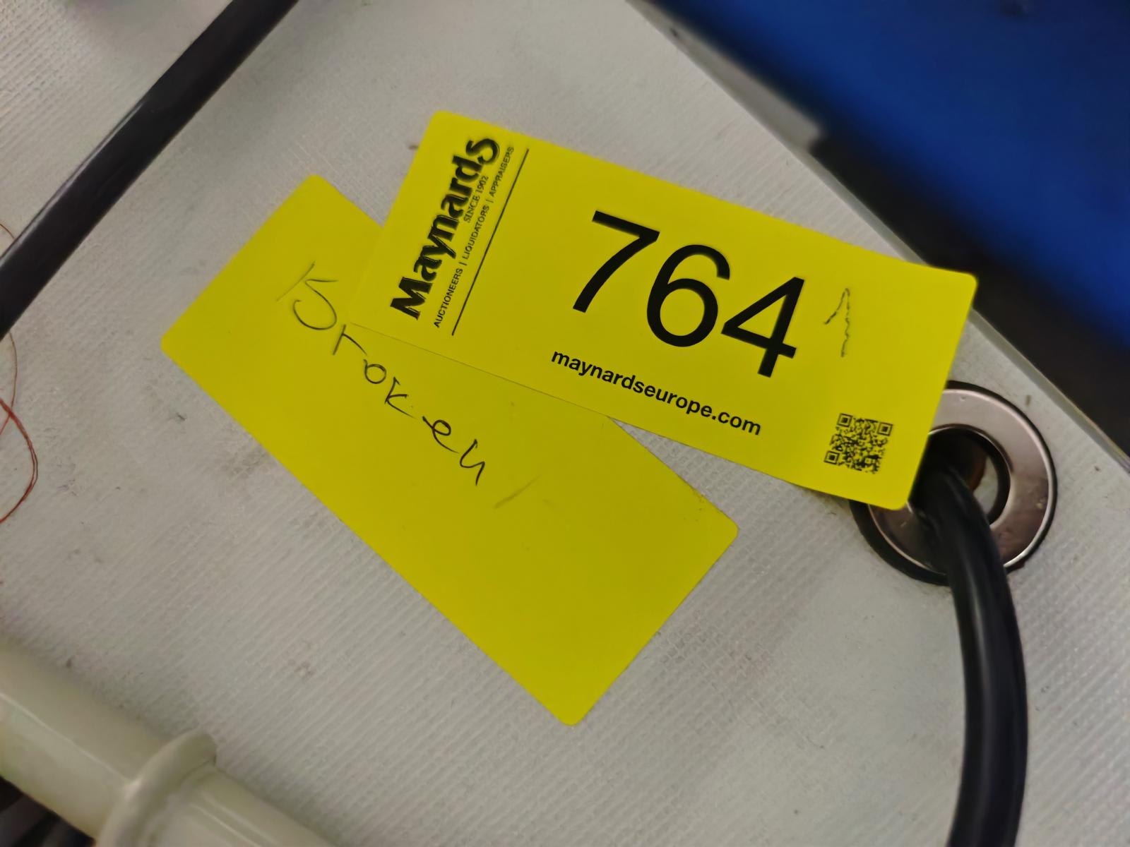 8030764_99.jpg