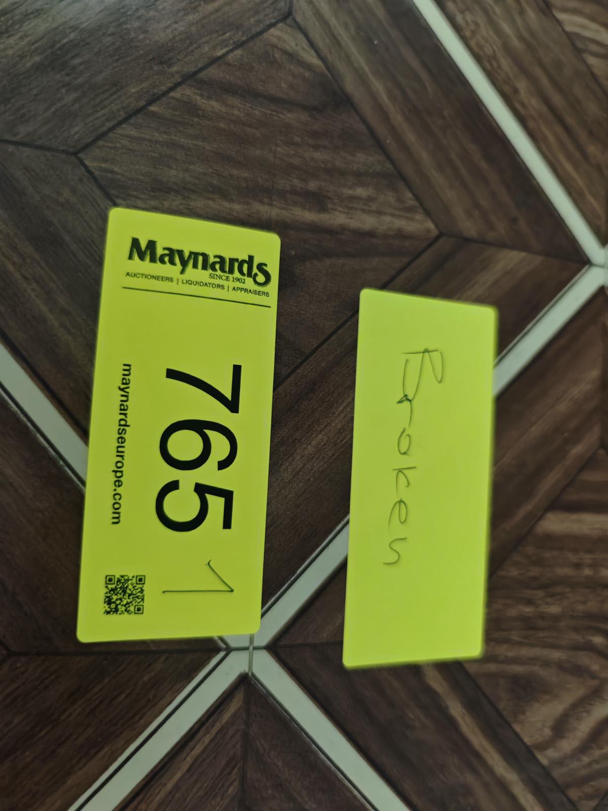 8030765_99.jpg
