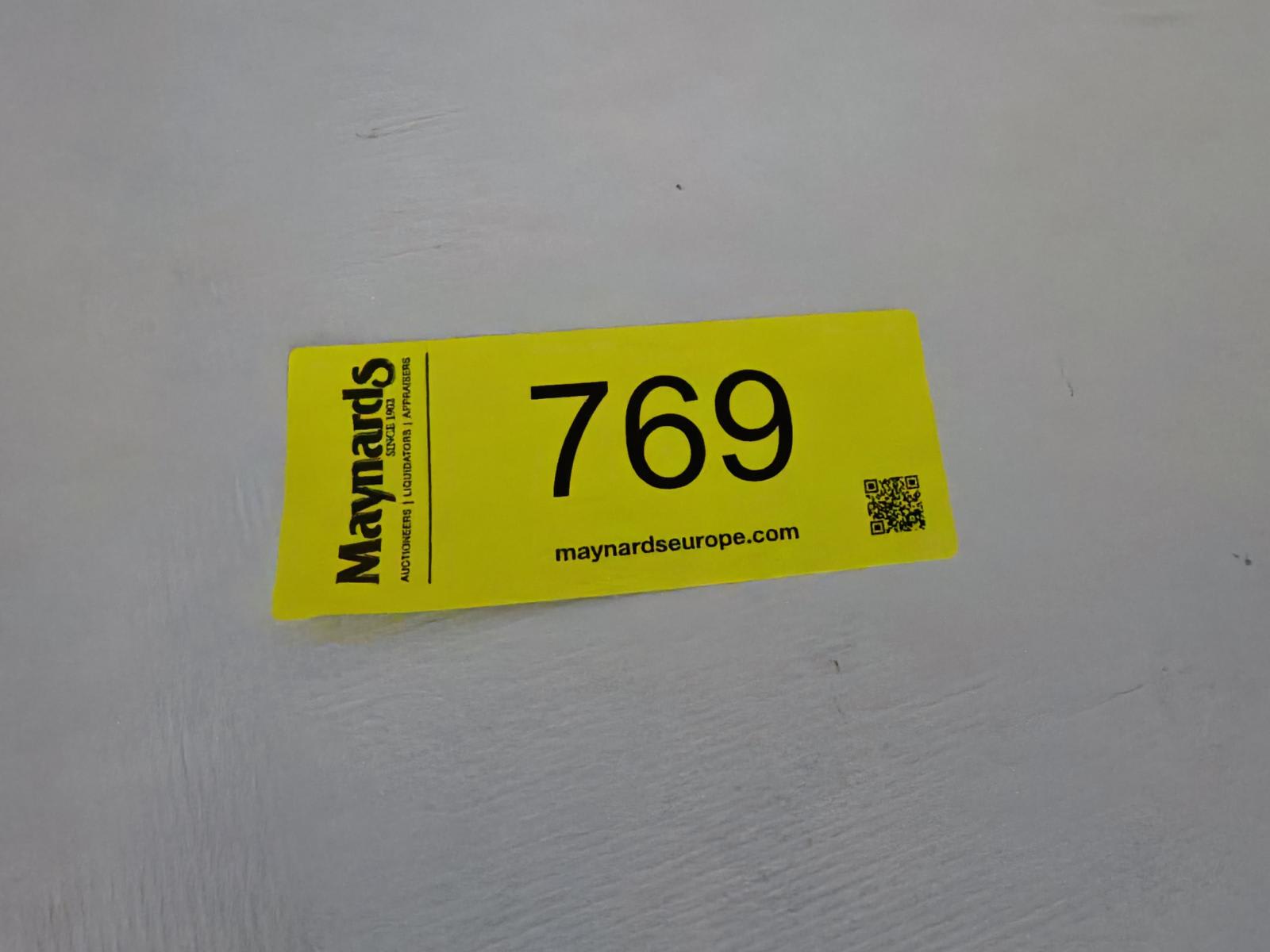 8030769_99.jpg