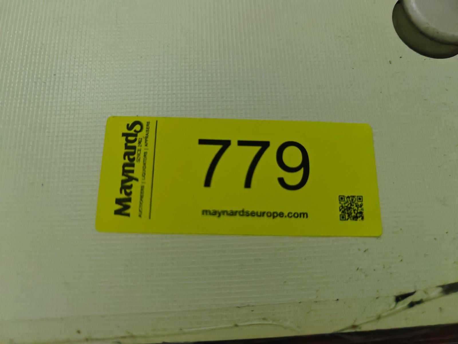 8030779_99.jpg