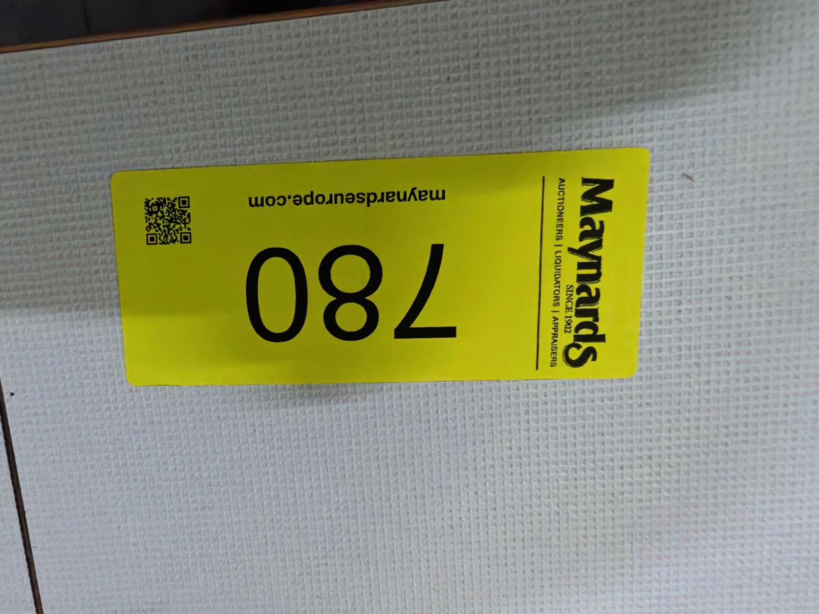 8030780_99.jpg