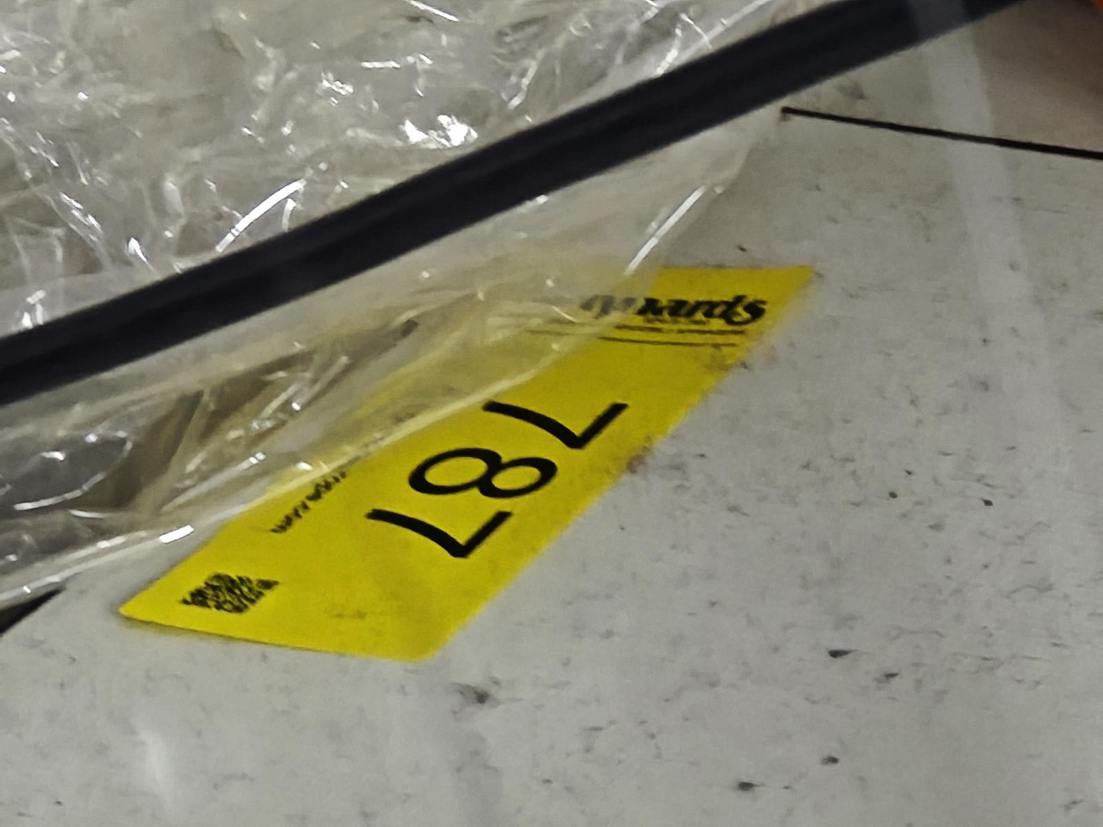 8030787_99.jpg