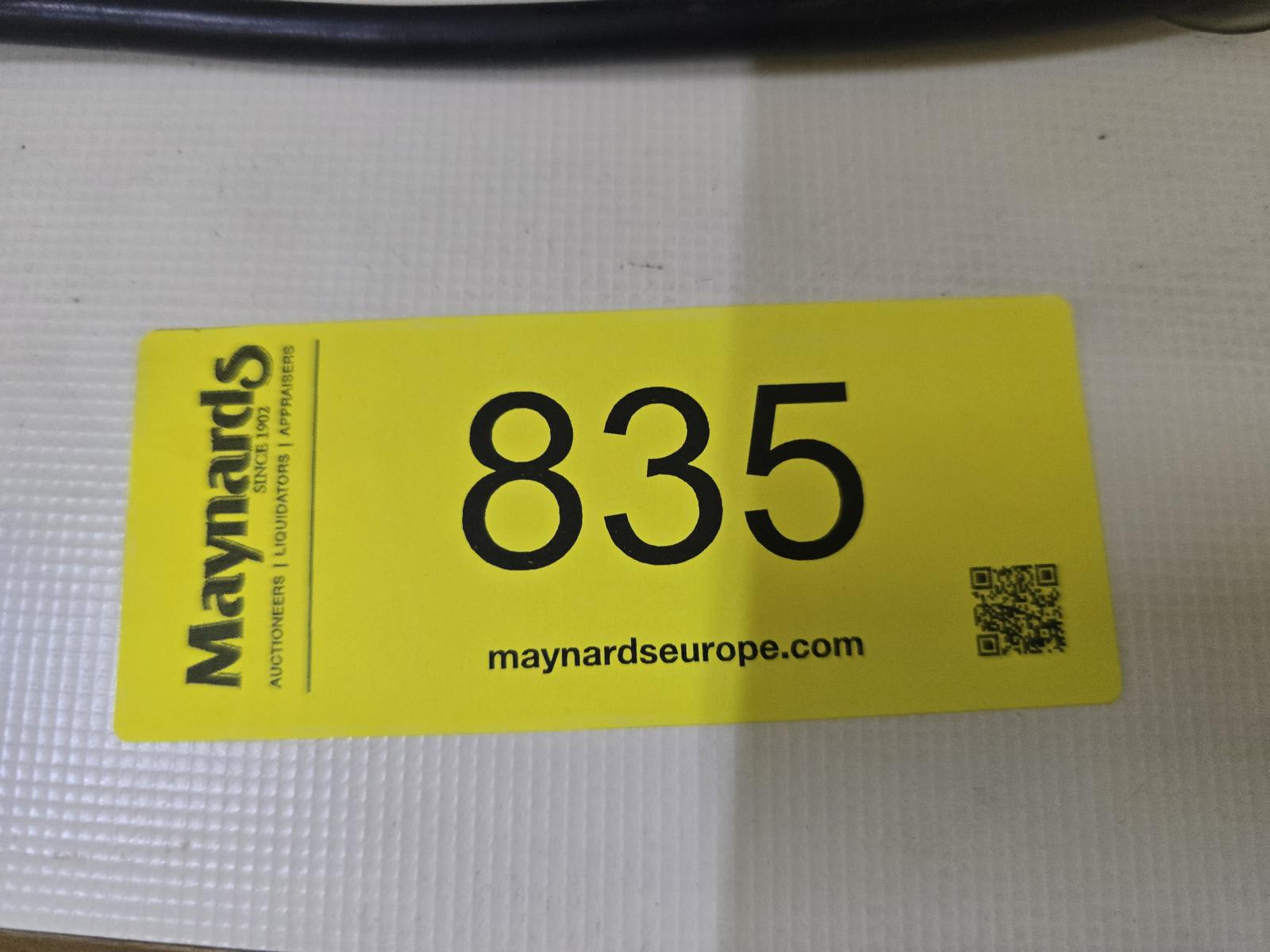 8030835_99.jpg