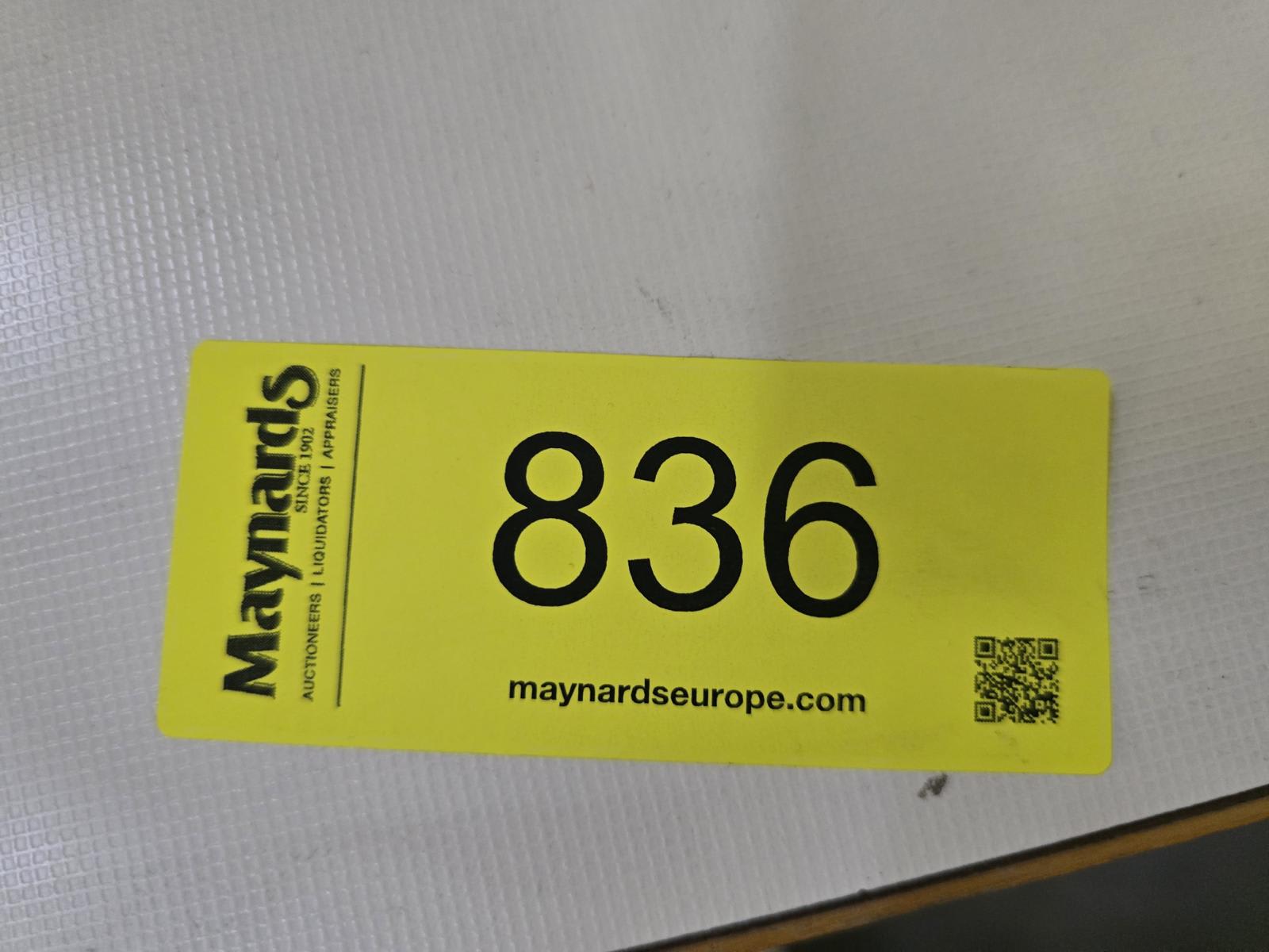 8030836_99.jpg