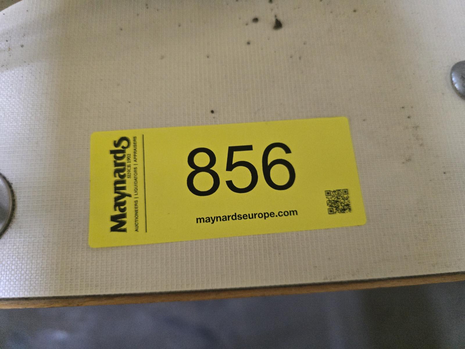 8030856_99.jpg