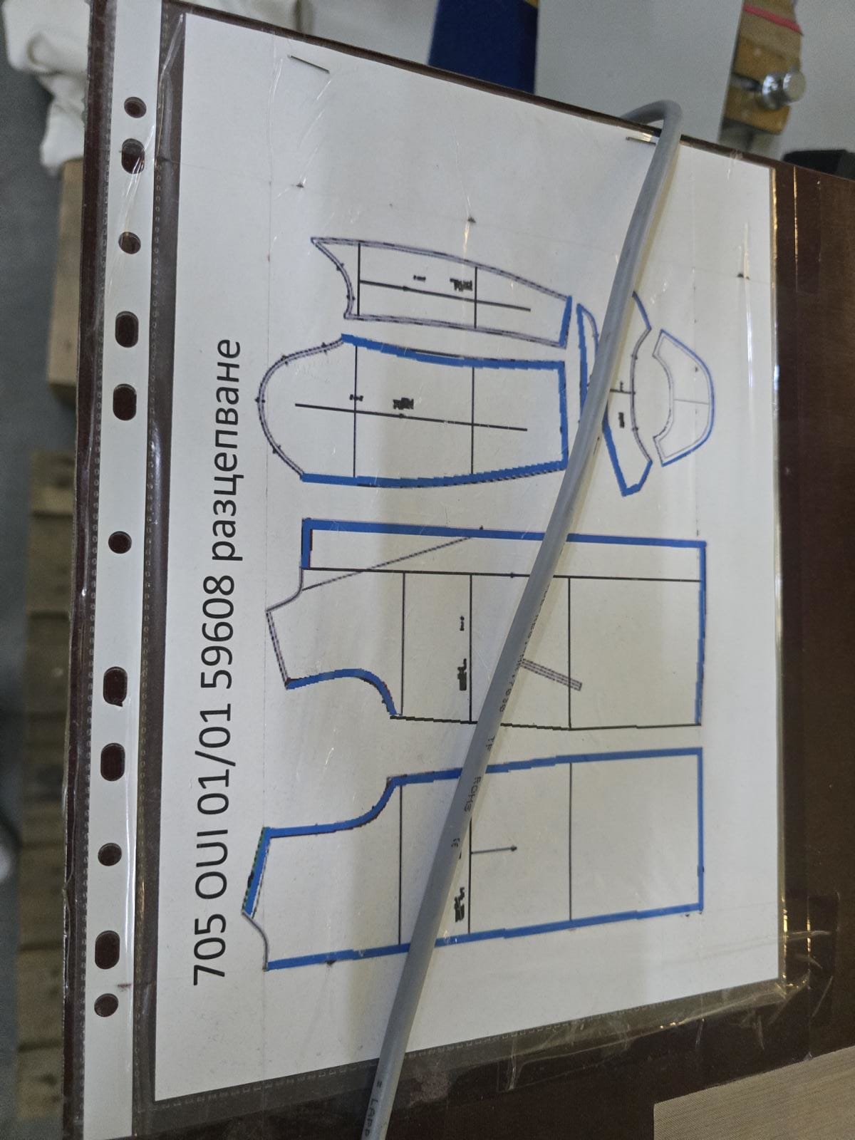 8030864_03.jpg