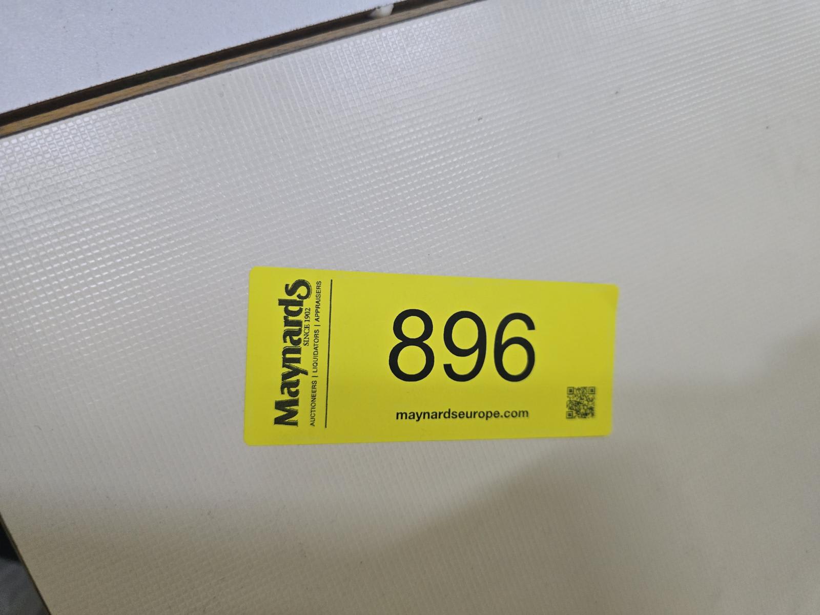8030896_99.jpg