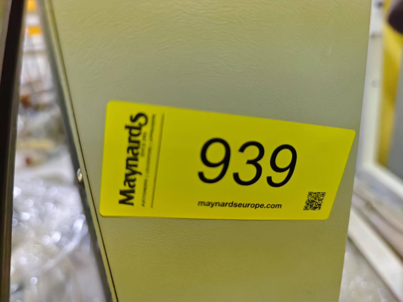 8030939_99.jpg