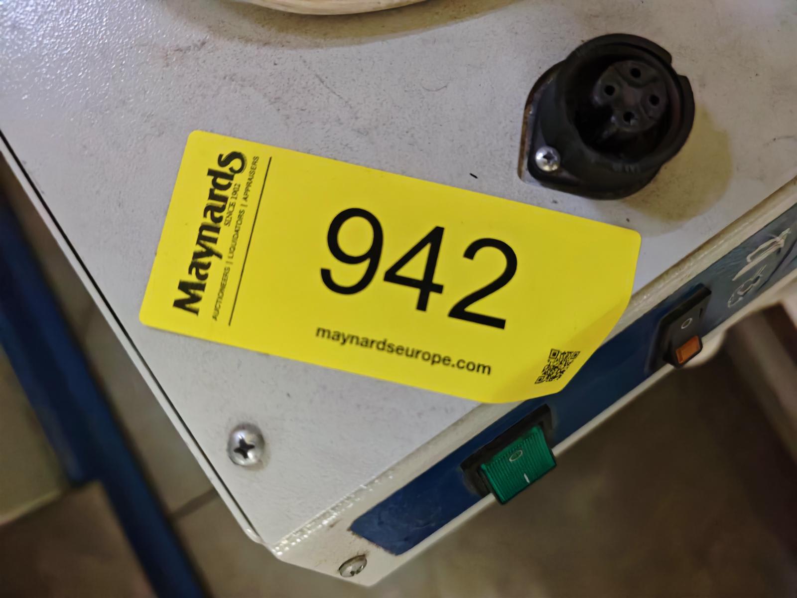8030942_99.jpg