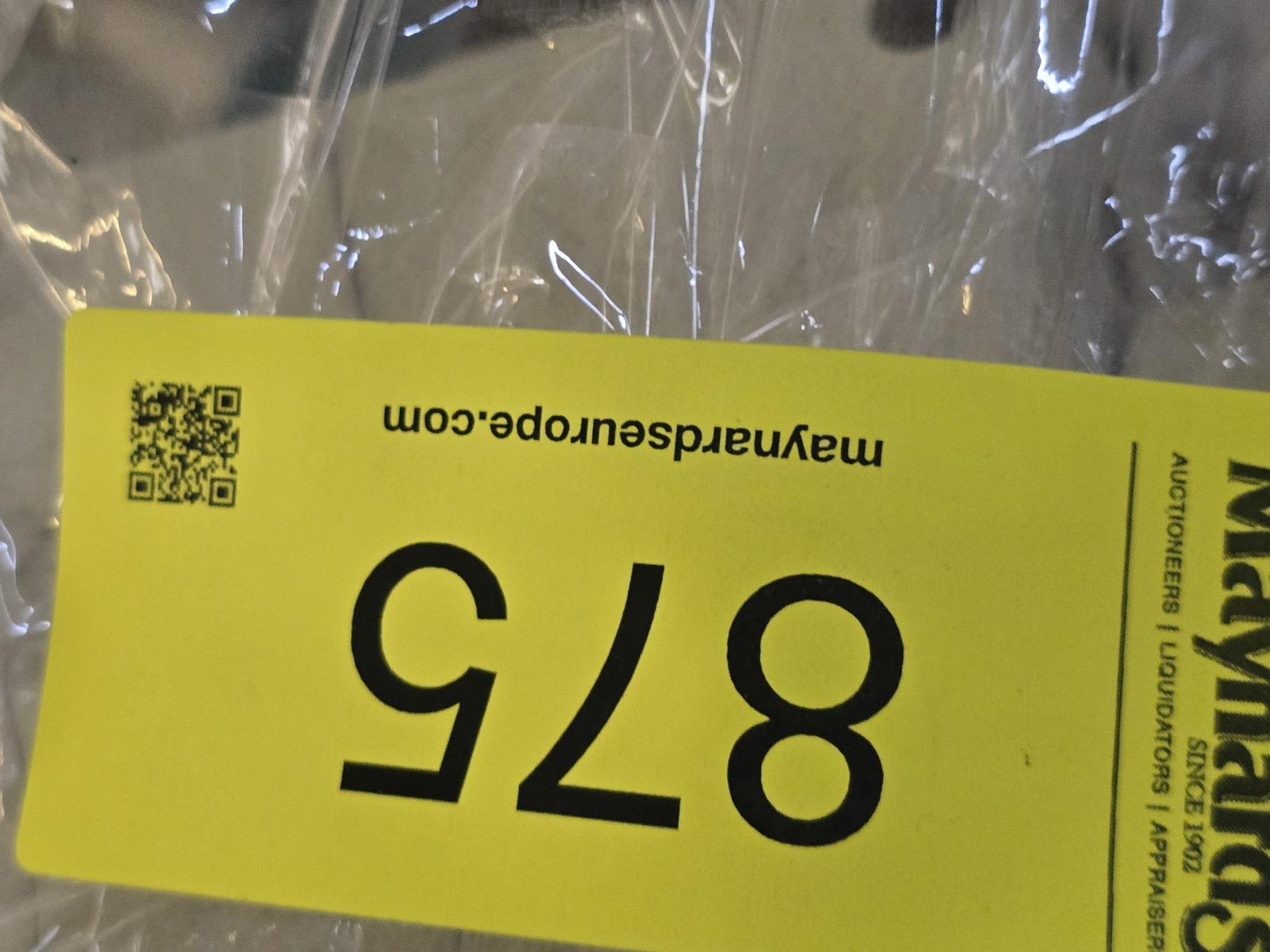 8030875_99.jpg