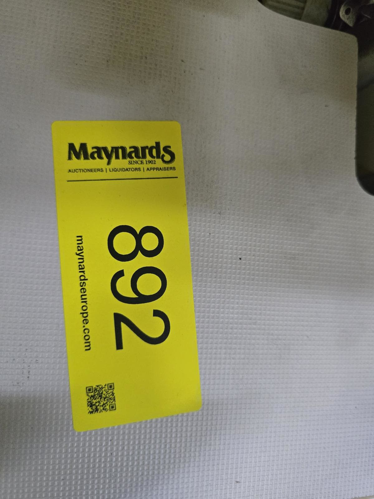 8030892_99.jpg