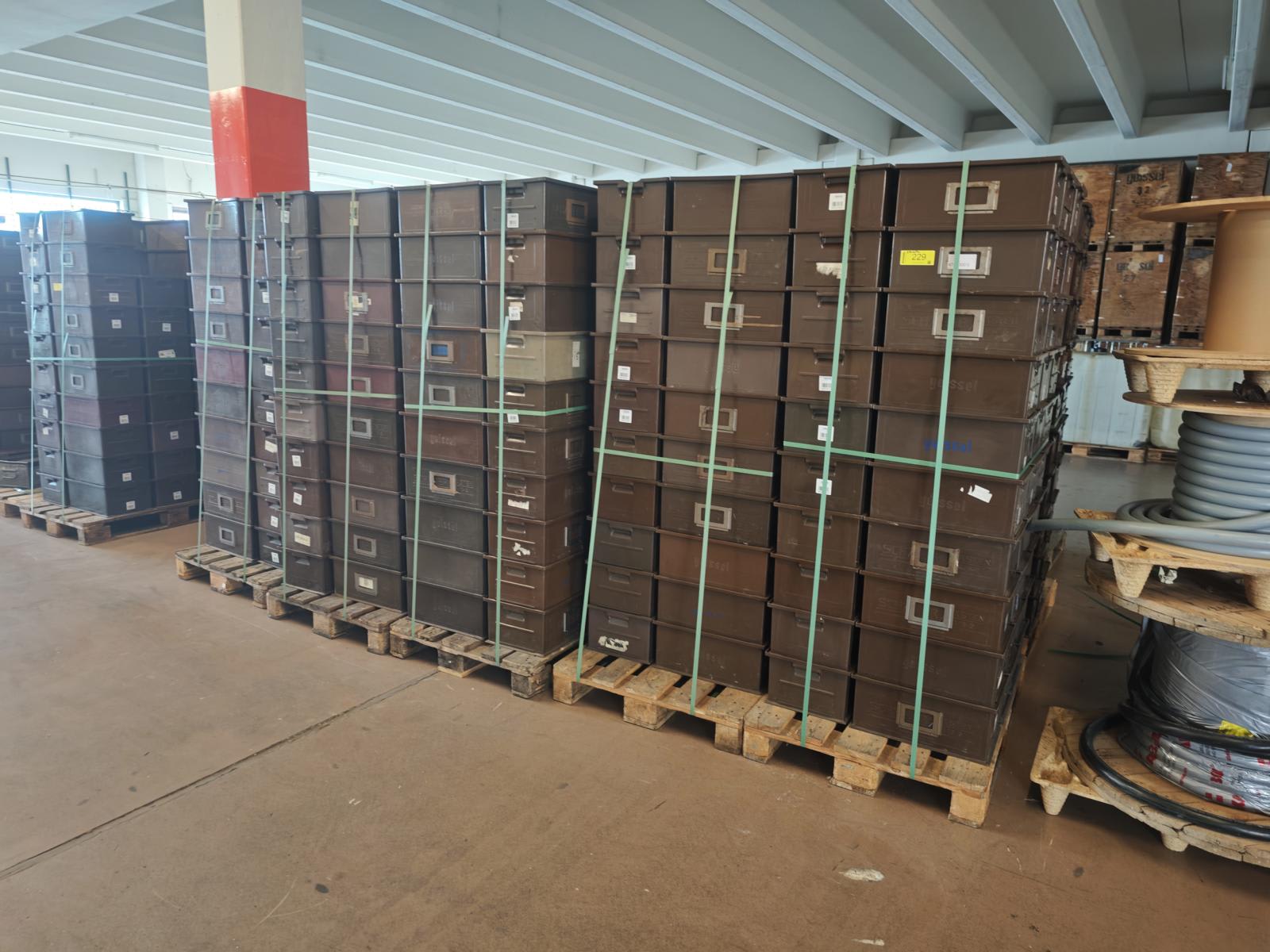 (5) Pallet of plastic crates SCHÄFER