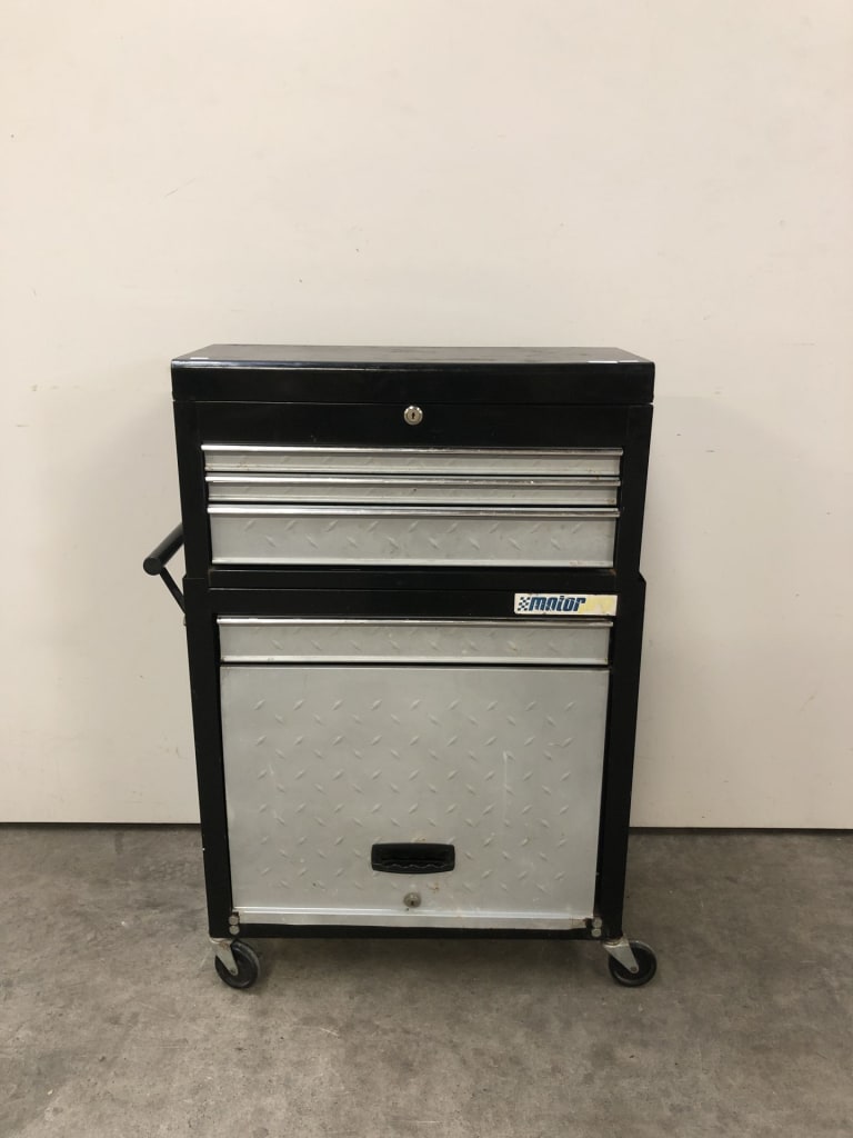 2 TIER MOBILE TOOL CHEST W/ KEYS — NZ auction result