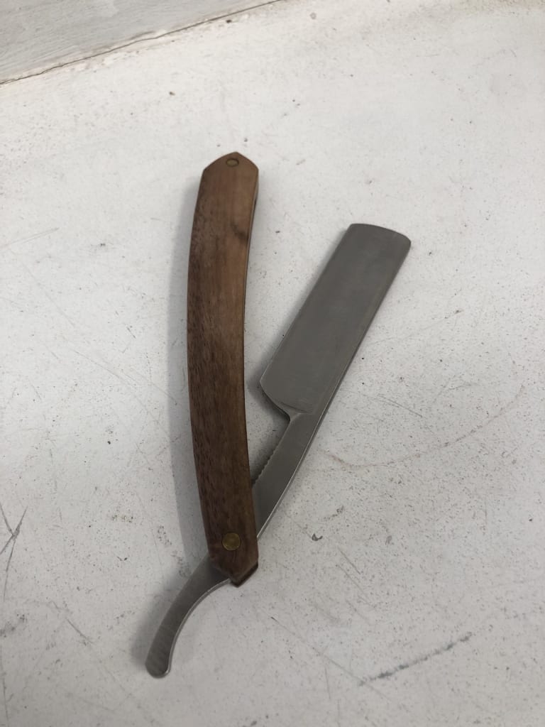 STRAIGHT RAZOR — NZ auction result
