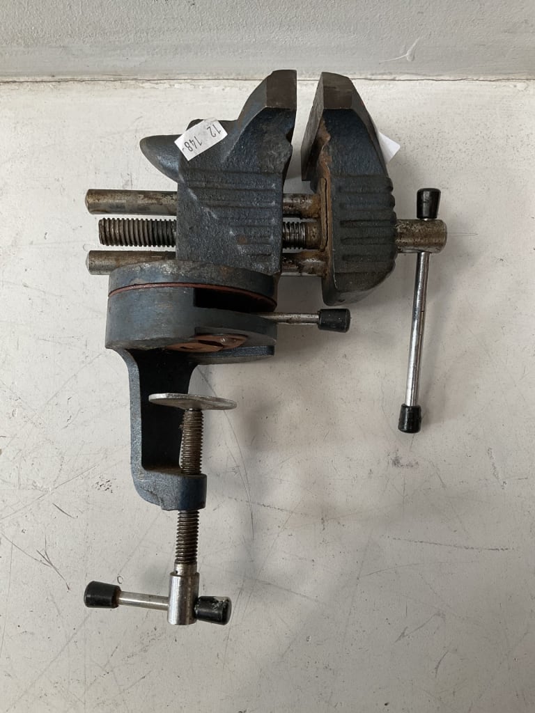 SWIVEL BENCH VICE — NZ auction result