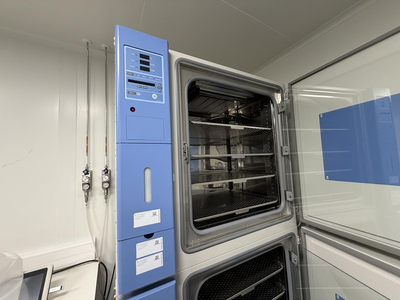 (2) CO2 Incubation Cabinet 3851