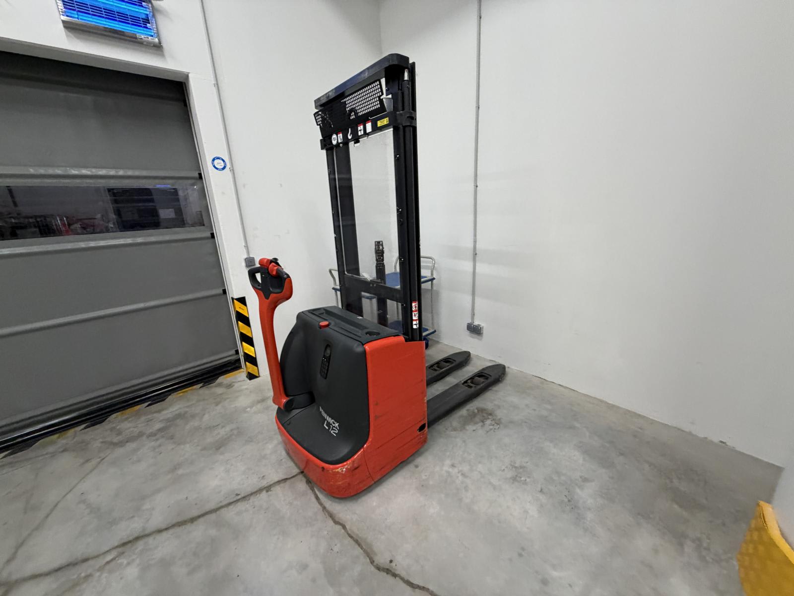Pedestrian Stacker FENWICK L12