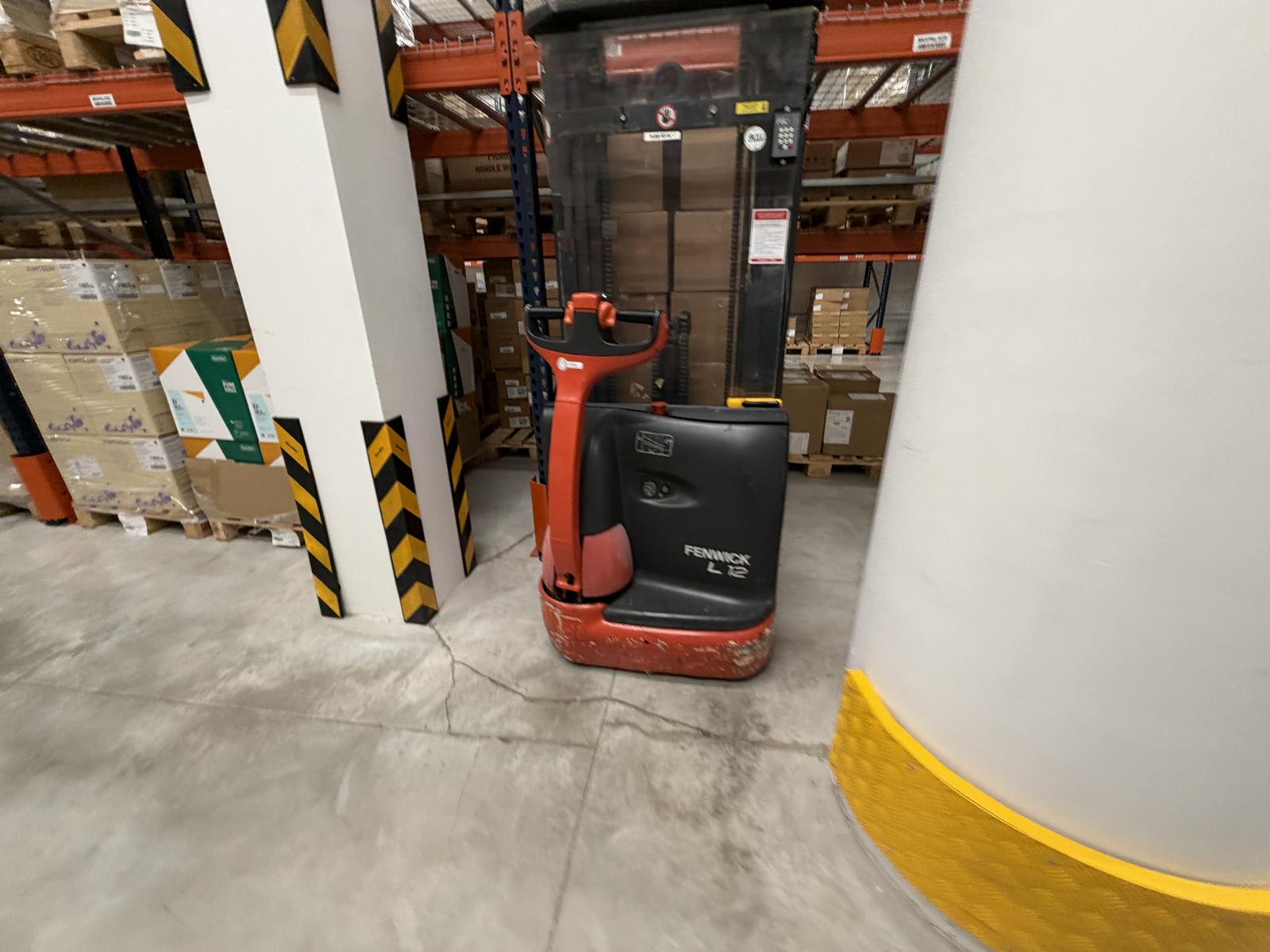 Pedestrian Stacker FENWICK L12