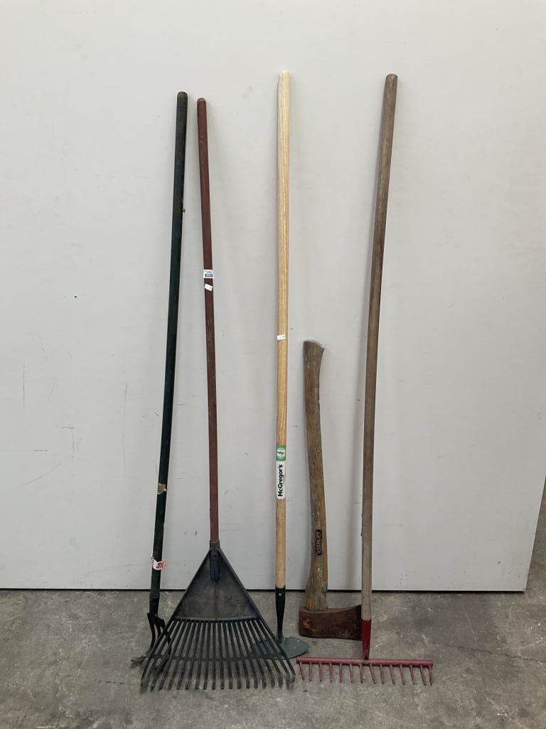 BUNDLE OF GARDEN TOOLS — NZ auction result