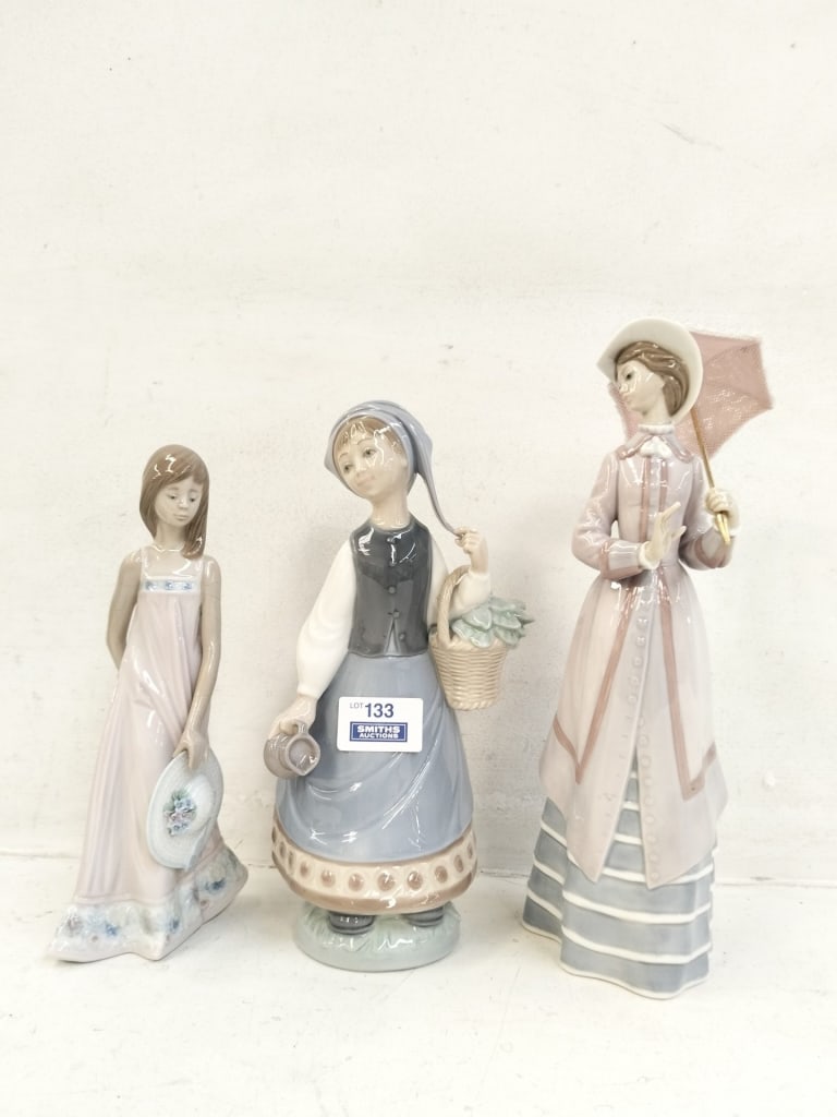 3 LLADRO FIGURINES — NZ auction result