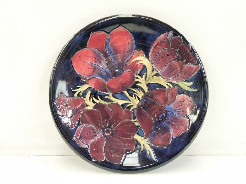 SIGNED MOORCROFT ANEMONE PATTERN CHARGER PLATE — NZ auction result