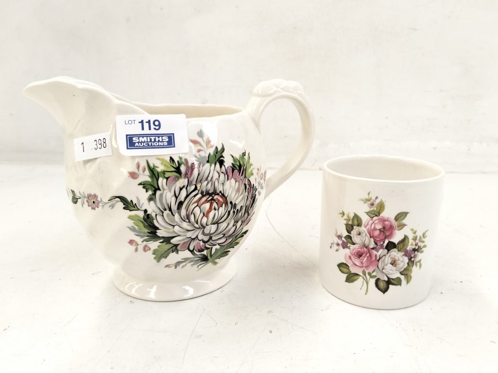 OLD FOLEY AND ROYAL STAFFORDSHIRE CLARICE CLIFF CHINA — NZ auction result