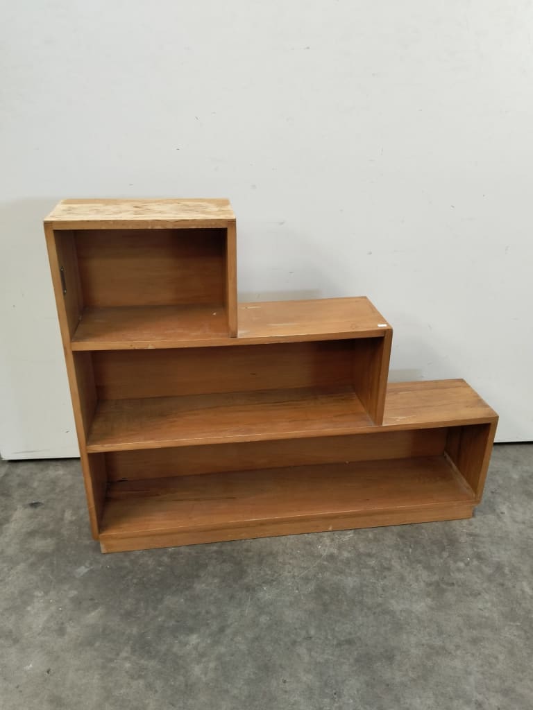 WOODEN STAIRCASE BOOKSHELF — NZ auction result