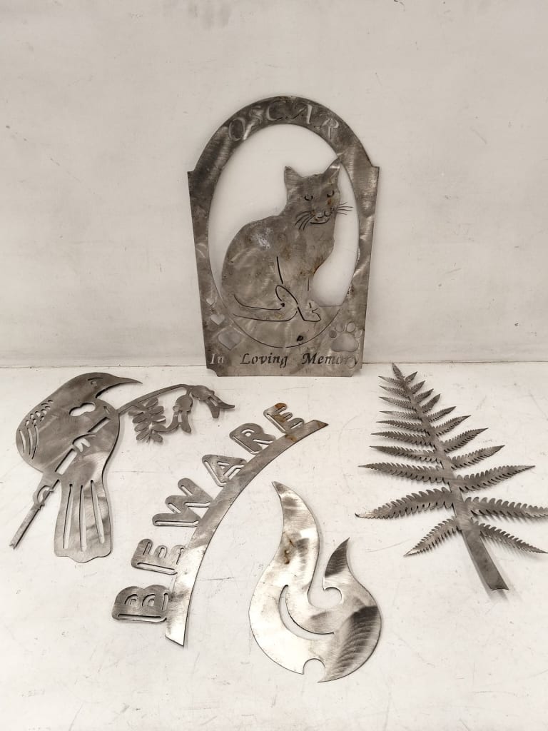 5 ASSORTED METAL WALL ART — NZ auction result