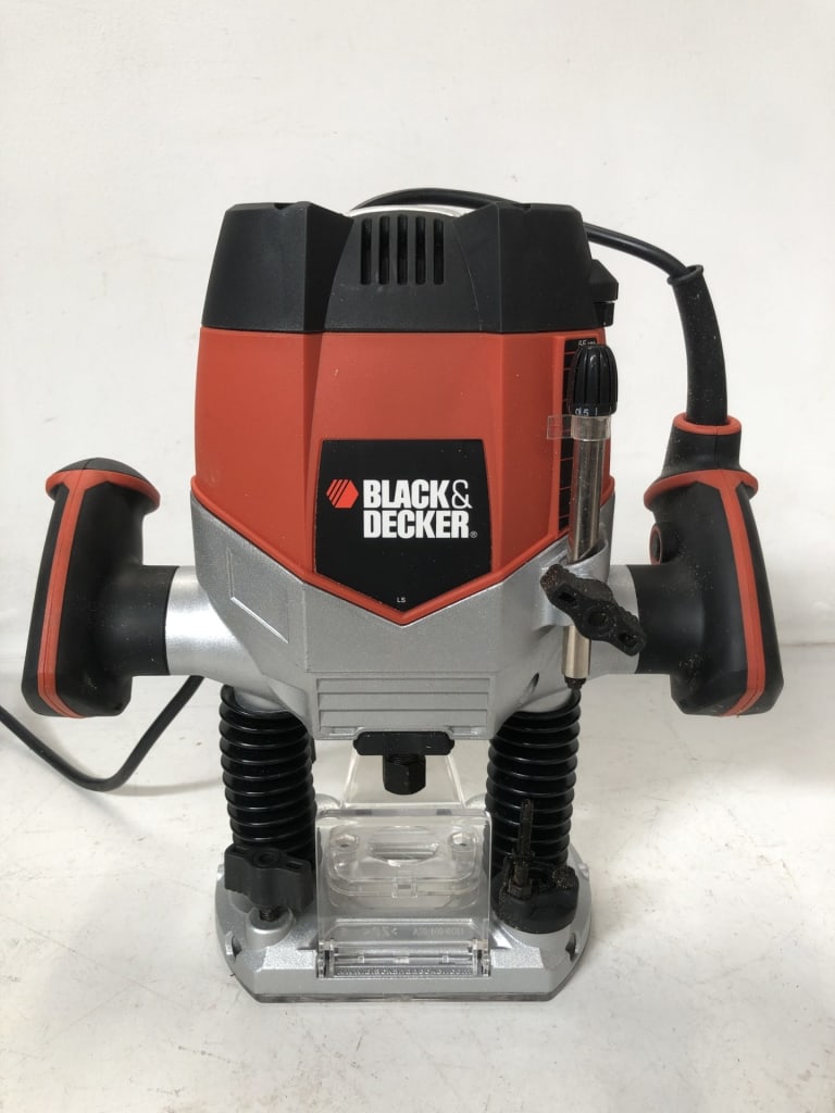 B&amp;D KW 900E-XE PLUNGE ROUTER KIT — NZ auction result
