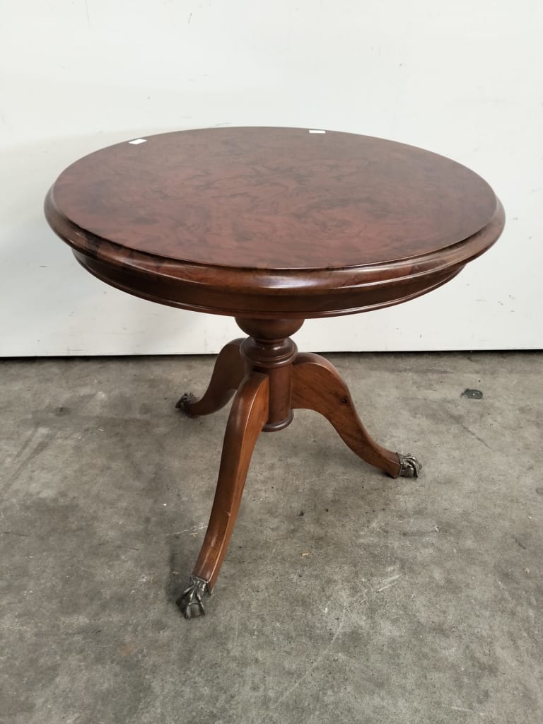 WOODEN CIRCULAR CLAW FOOT TABLE — NZ auction result