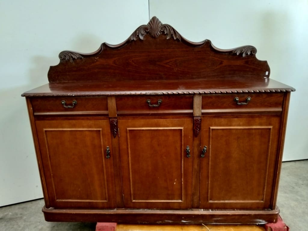 MAHOGANY SIDEBOARD — NZ auction result