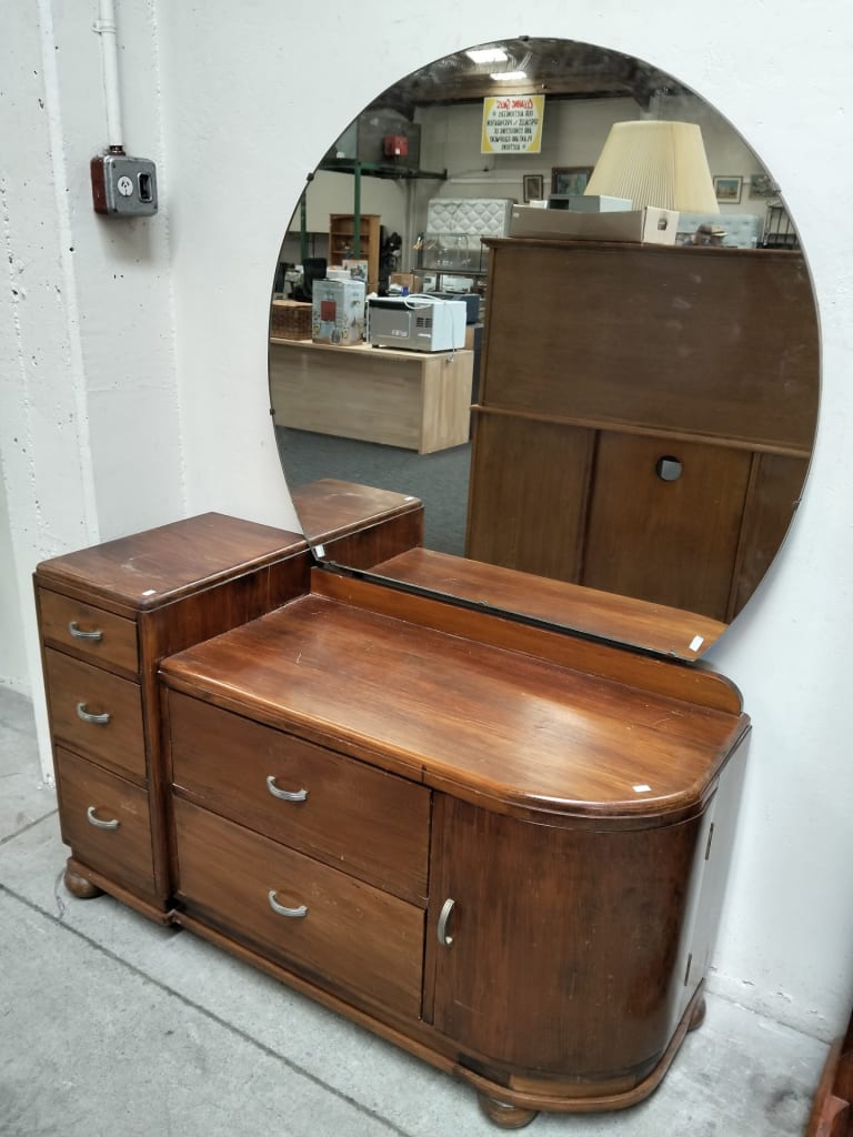 MAHOGANY DRESSER — NZ auction result