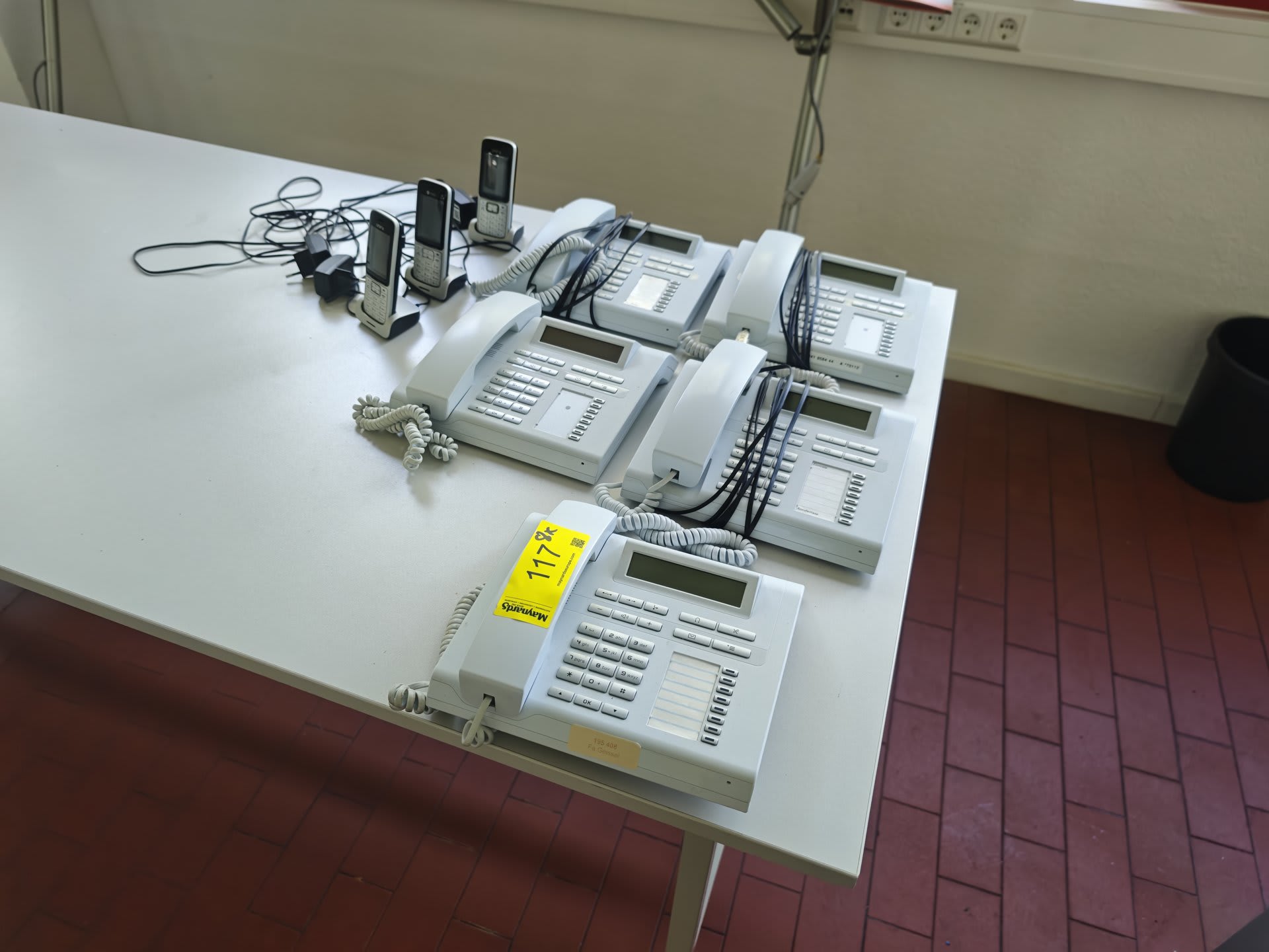(8) Lot of Office Telephones