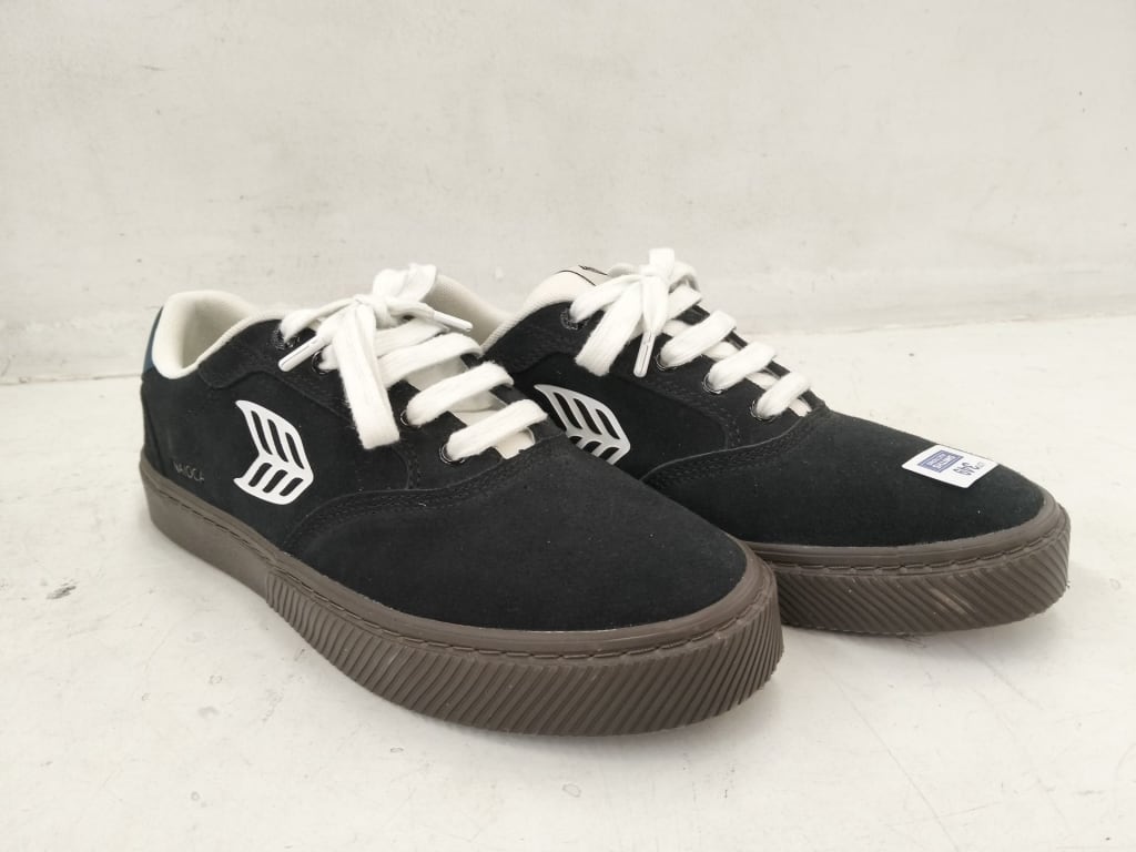 PAIR OF CARIUMA NAIOCA SHOES — NZ auction result