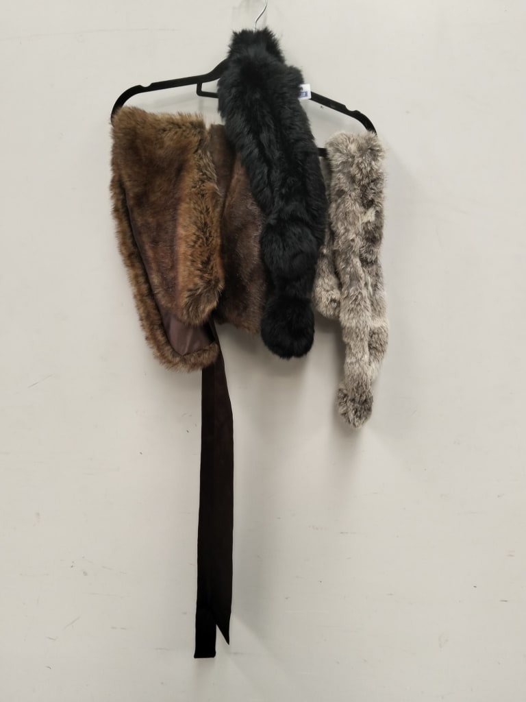 4 FUR SHAWLS / SCARVES — NZ auction result