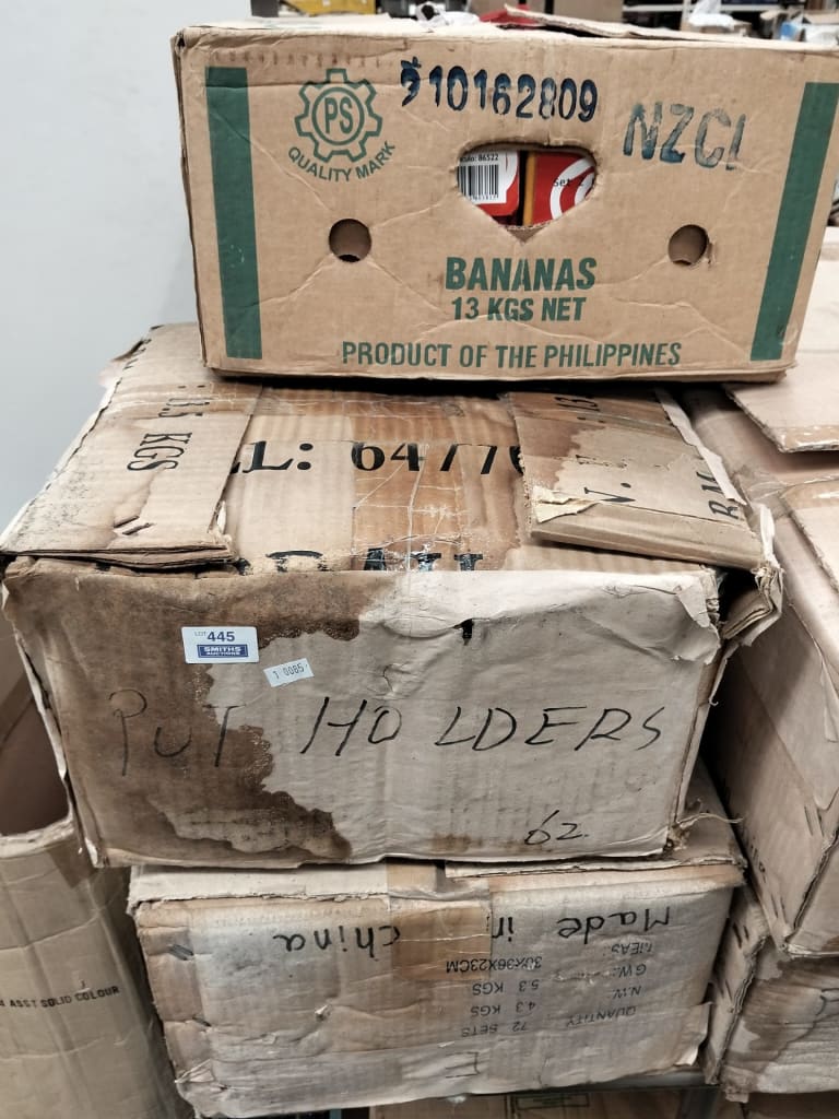 5 BOXES OF POT HOLDERS — NZ auction result