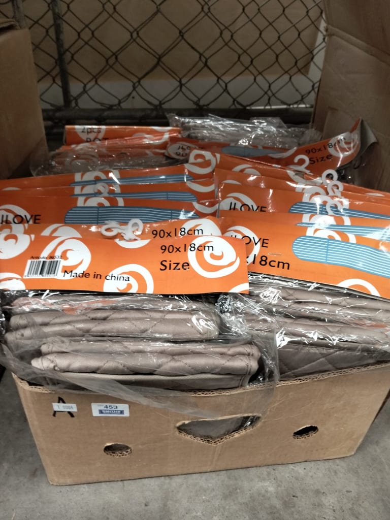 1 CARTON OF POT HOLDERS AND 1 CARTON OF OVEN GLOVES — NZ auction result