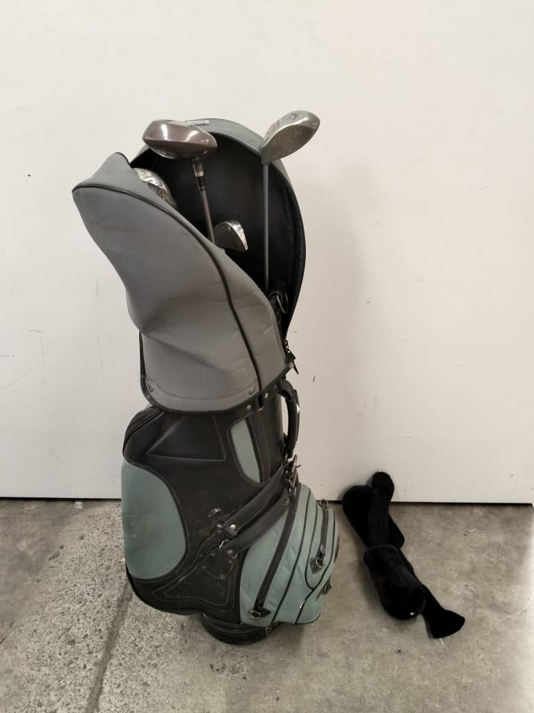 GOLF BAG AND CLUBS — NZ auction result