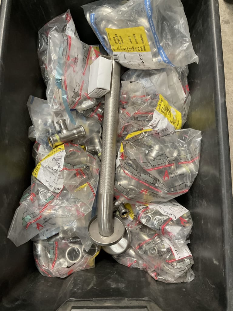 CTN OF FITTINGS &amp; PIPING — NZ auction result