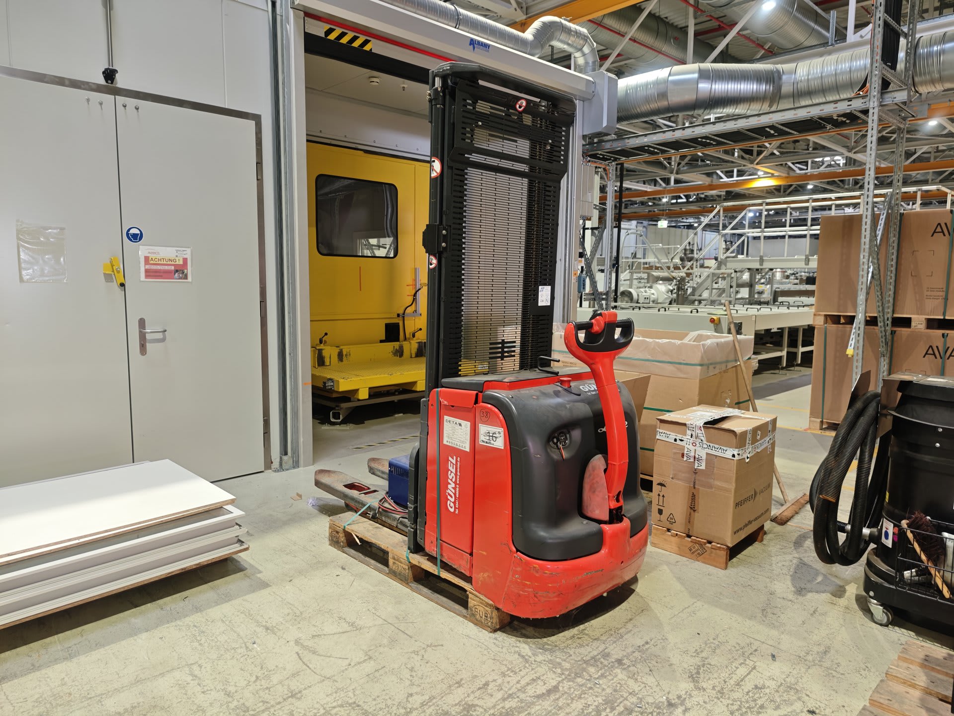 Electric Pallet Truck LINDE L14 | 2010